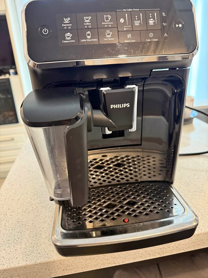 Philips 3200 Espresso Machine LatteGo