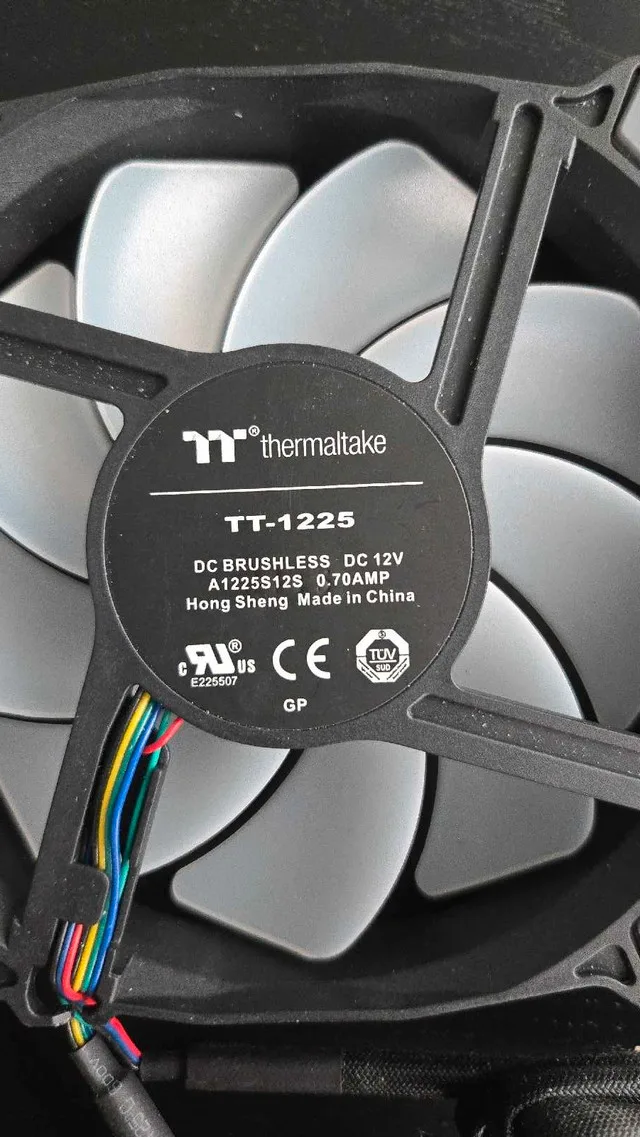 Thermaltake Pure Plus 12 RGB Radiator Fans (3) image indicator(2)