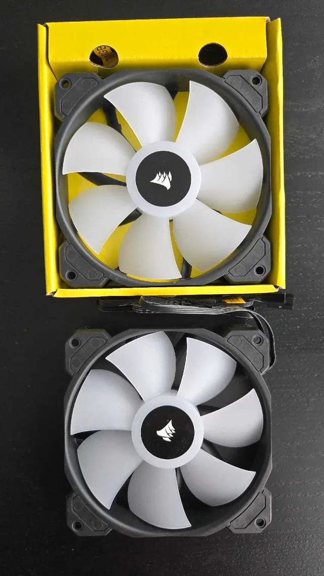 iCUE SP120 RGB ELITE 120mm PWM Fan (2) thumbnail