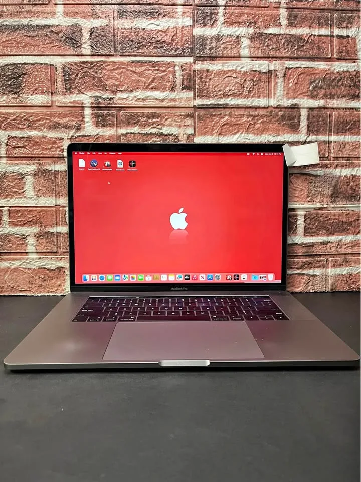2018 Apple MacBook Pro 15” thumbnail