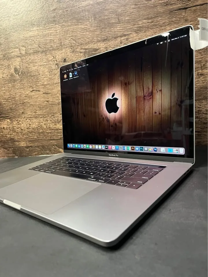 Apple MacBook Pro 15” Touchbar image indicator(3)