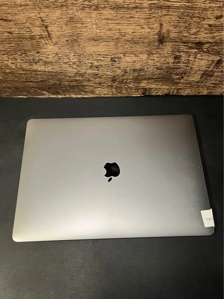 Apple MacBook Pro 15” Touchbar image indicator(5)