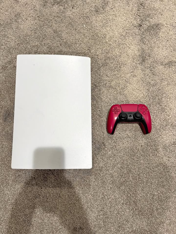 PlayStation 5 (PS5) + DualSense Controller – Excellent Condition