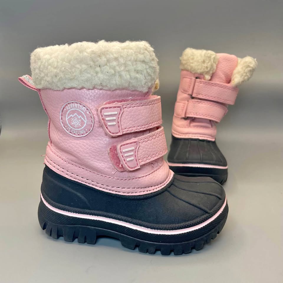 boots pink with fur, Kids, winter size 5C| toodler. -20 C