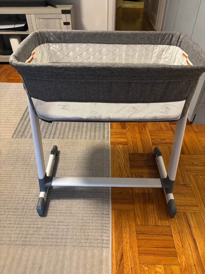 Delta Children Bedside Bassinet - photo 3
