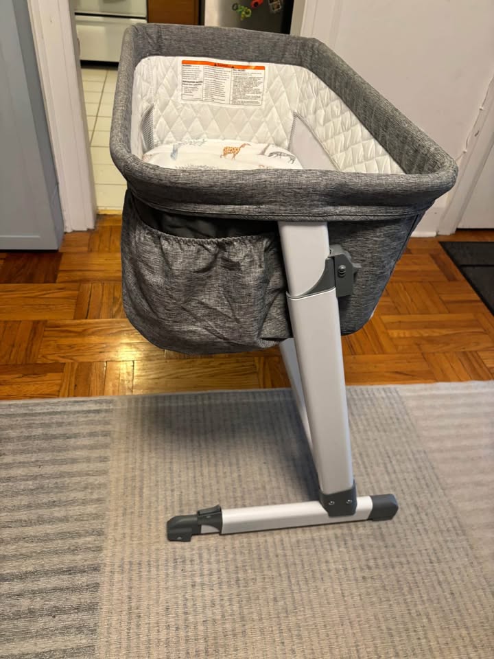 Delta Children Bedside Bassinet - photo 4