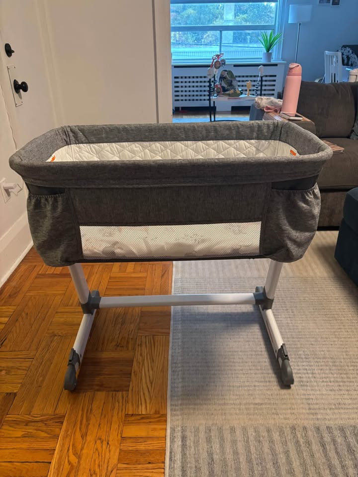 Delta Children Bedside Bassinet - photo 5