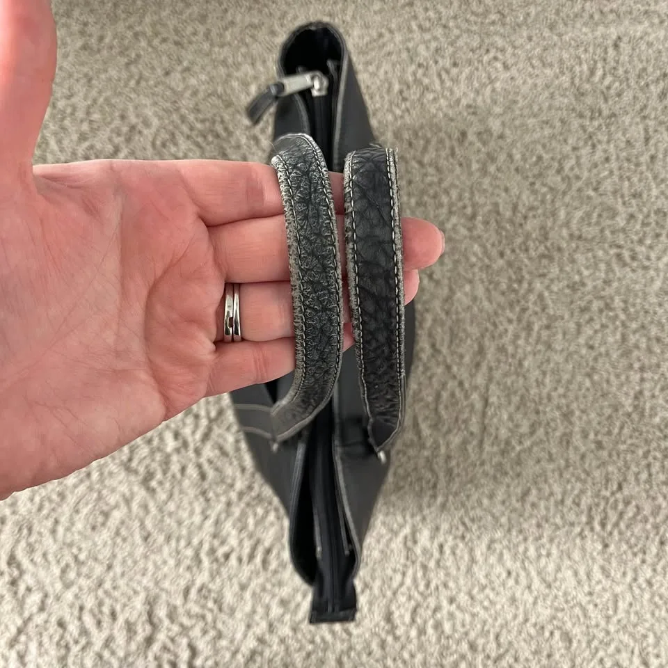 Latico Leather Medium Tote Satchel Bag Black Zippered Hand Bag image indicator(6)