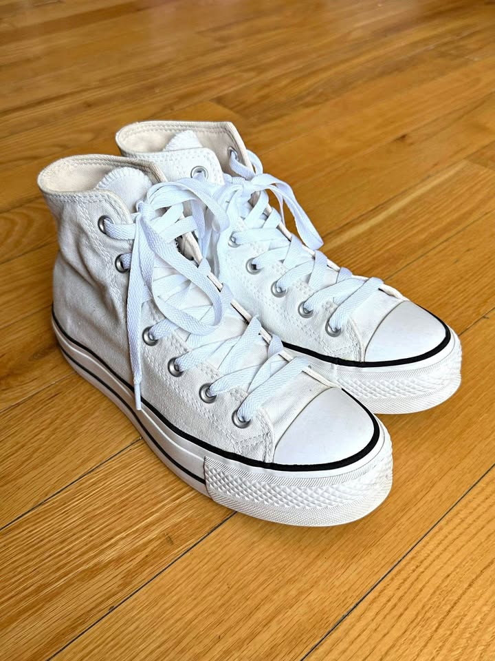 Converse Chuck Taylor All Star Hi Top Lift White - size 8