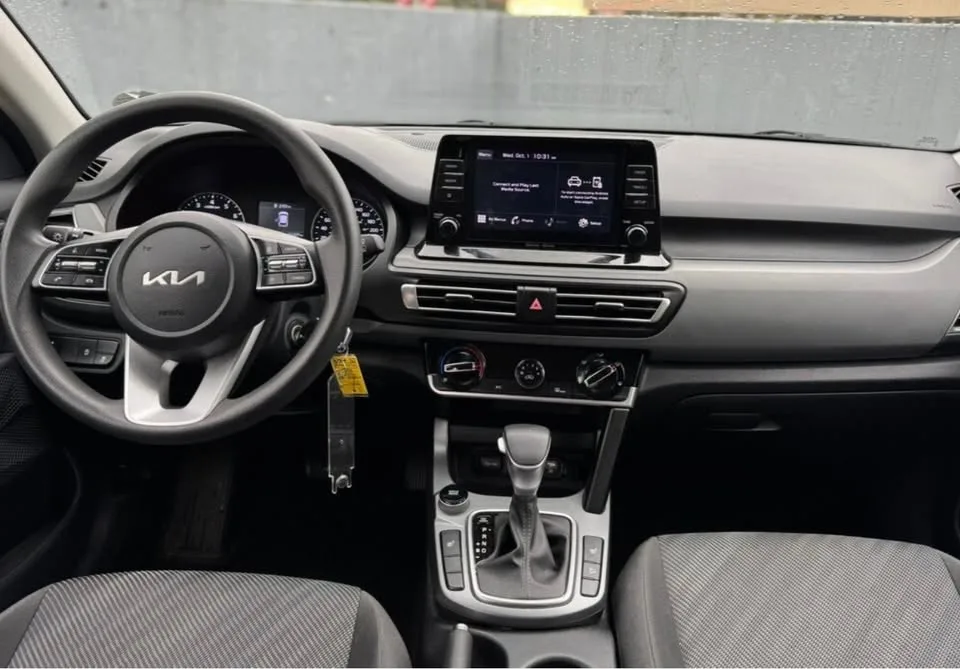 2023 Kia Seltos LX image indicator(3)