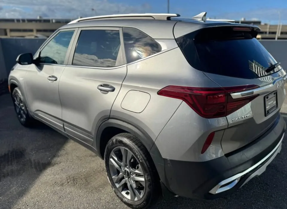 2023 Kia Seltos EX image indicator(6)