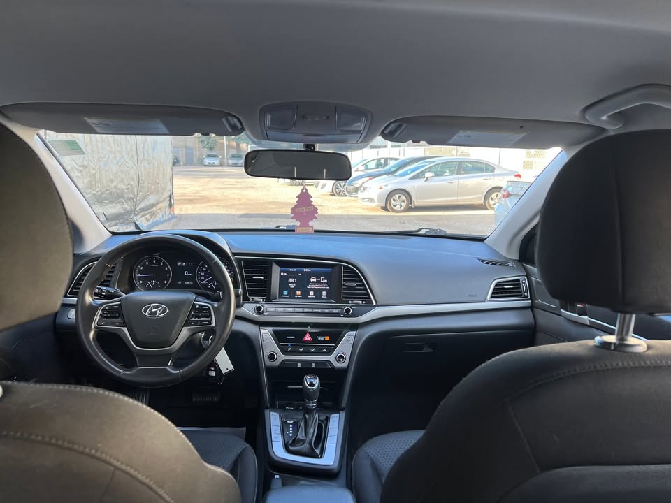 2017 Hyundai elantra one owner no accidents blindspot heated - photo 2