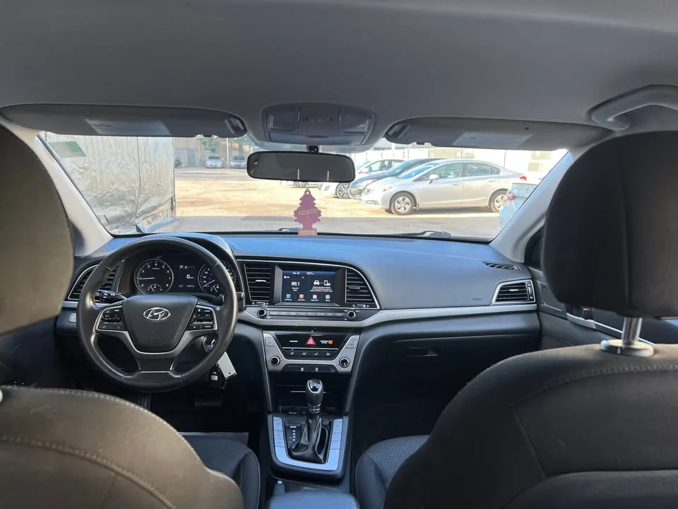 2017 Hyundai elantra one owner no accidents blindspot heated image indicator(2)