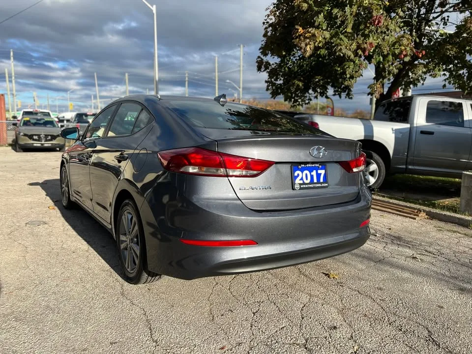 2017 Hyundai elantra one owner no accidents blindspot heated image indicator(8)