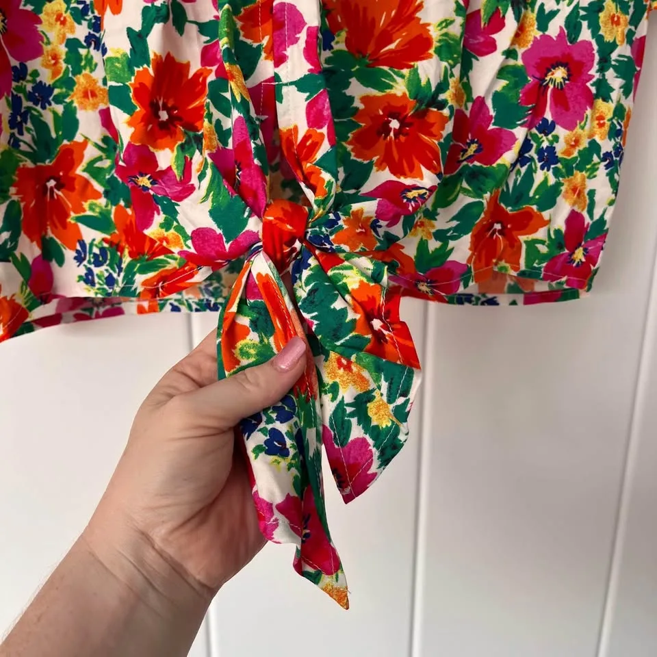 NWT Tamara H. Size XL Floral V-Neck Top image indicator(5)