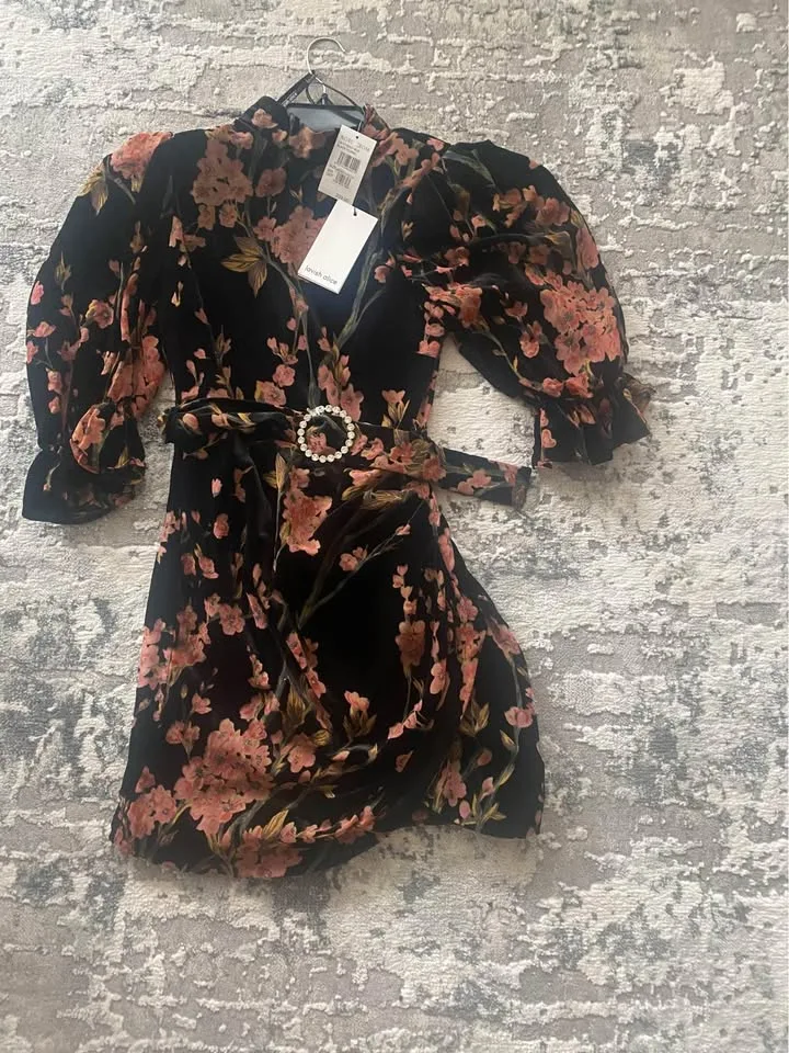Brand new Lavish Alice black floral velvet dress image indicator(3)