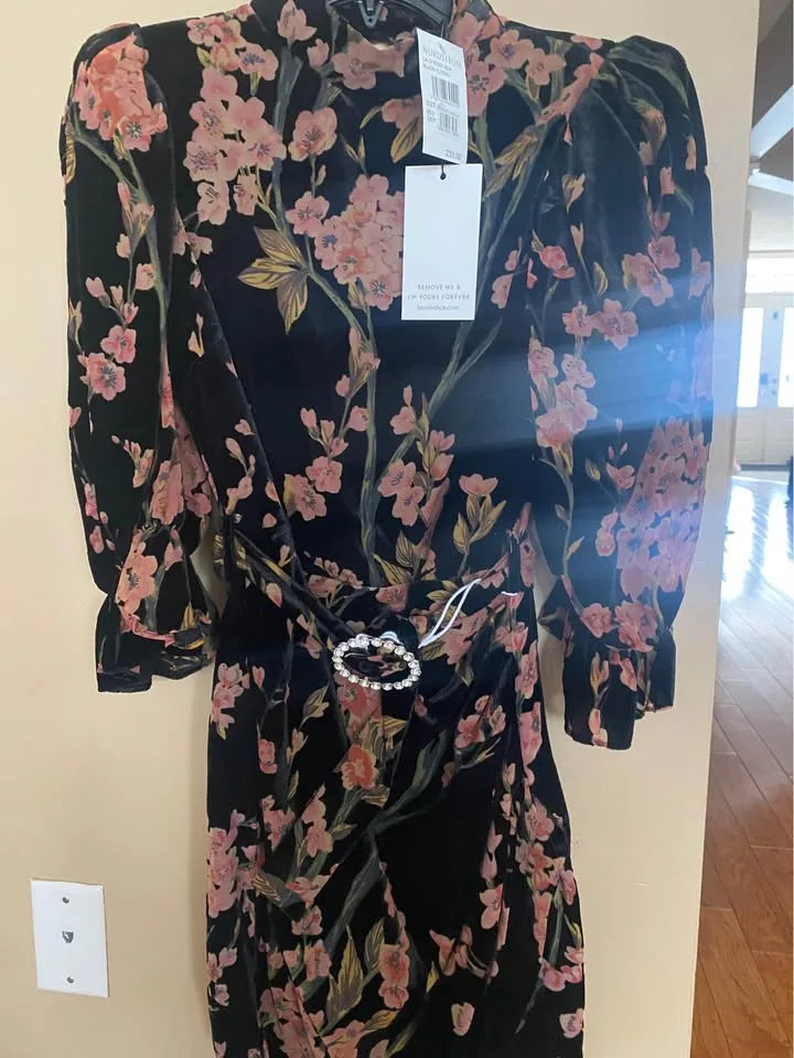 Brand new Lavish Alice black floral velvet dress image indicator(4)