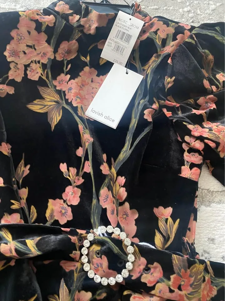 Brand new Lavish Alice black floral velvet dress image indicator(7)