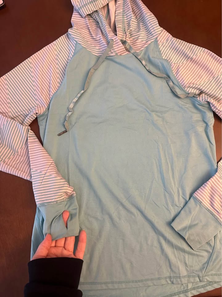 Long sleeve hood - photo 2