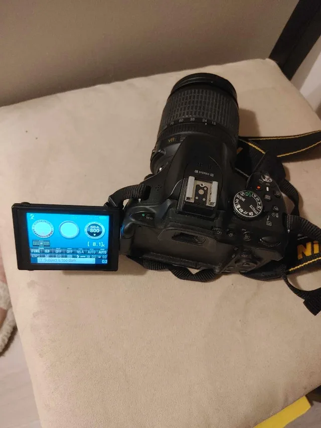 Nikon D5200 w/ 18-105 lens image indicator(2)