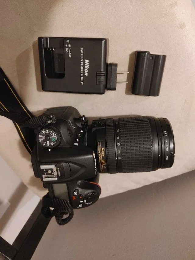 Nikon D7100 set w/ 18-140 lens image indicator(2)