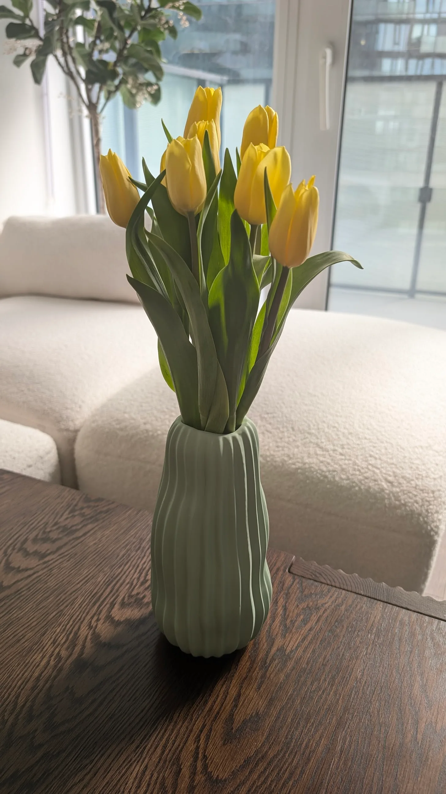 Green flower vase thumbnail