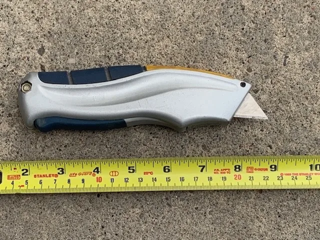 Utility Knife - Automatic Retracting - LIKE NEW thumbnail