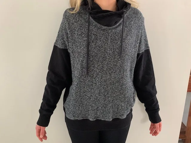 Guess Sweater - L - Like New thumbnail