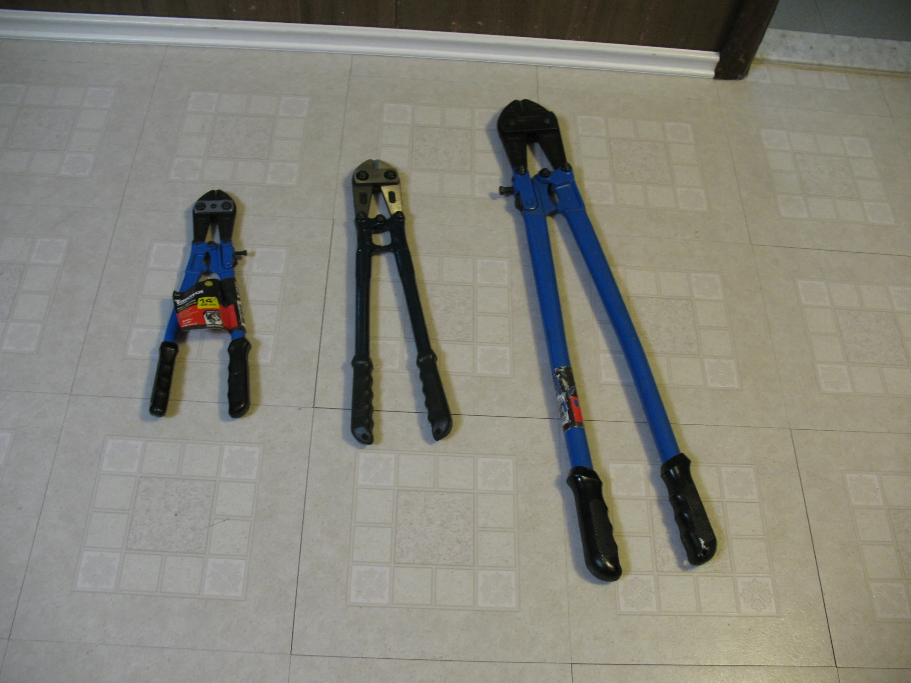 3 Bolt Cutters, Excellent Condition thumbnail