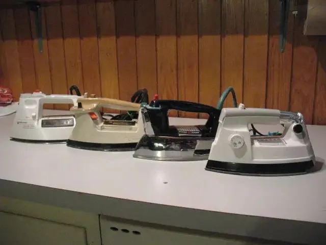 Clothes Irons and Ironing Board image indicator(3)