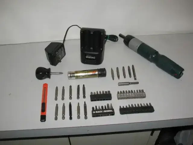 Black and Decker 60 Piece Cordless Screwdriver Set thumbnail