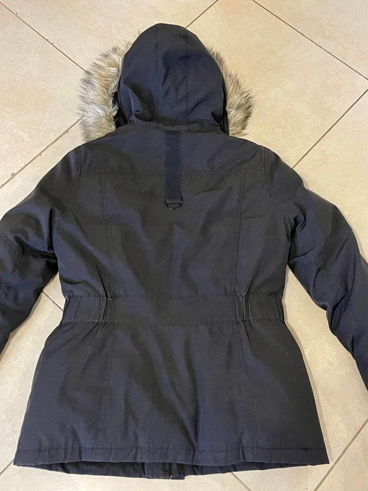 ARITZIA/ TNA Larsen parka Ladies size Large, Great condition! image indicator(2)