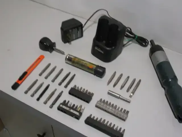 Black and Decker 60 Piece Cordless Screwdriver Set image indicator(8)