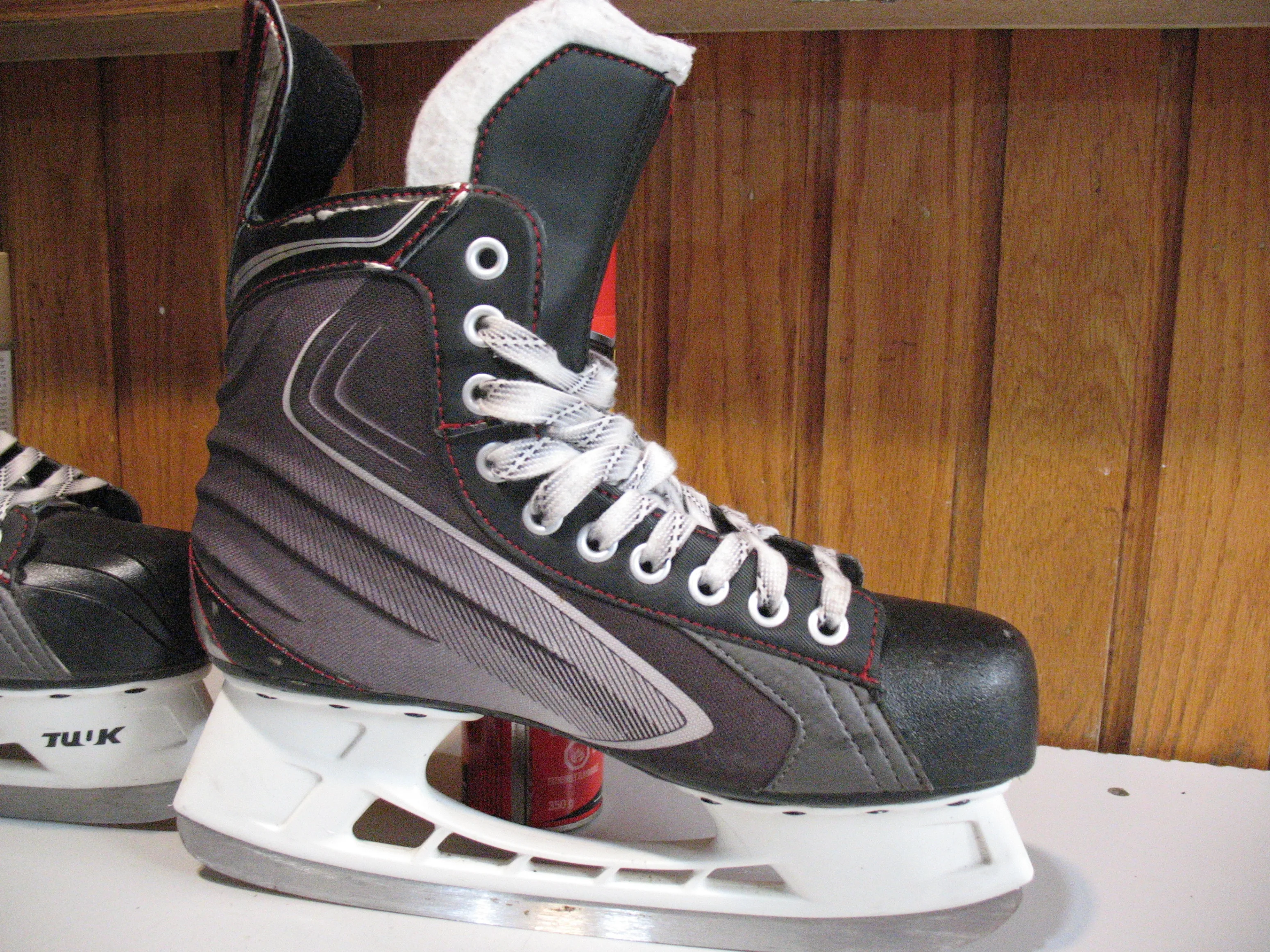Bauer TUUK Vapor X40 Hockey Skates, Size 7 image indicator(7)