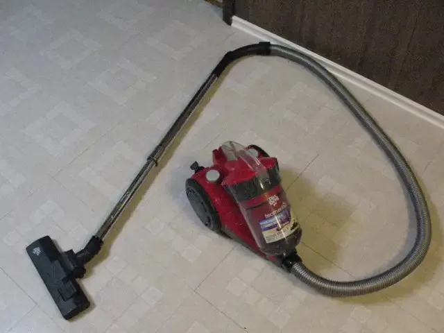 Dirt Devil Featherlite Compact Canister Vacuum Cleaner thumbnail