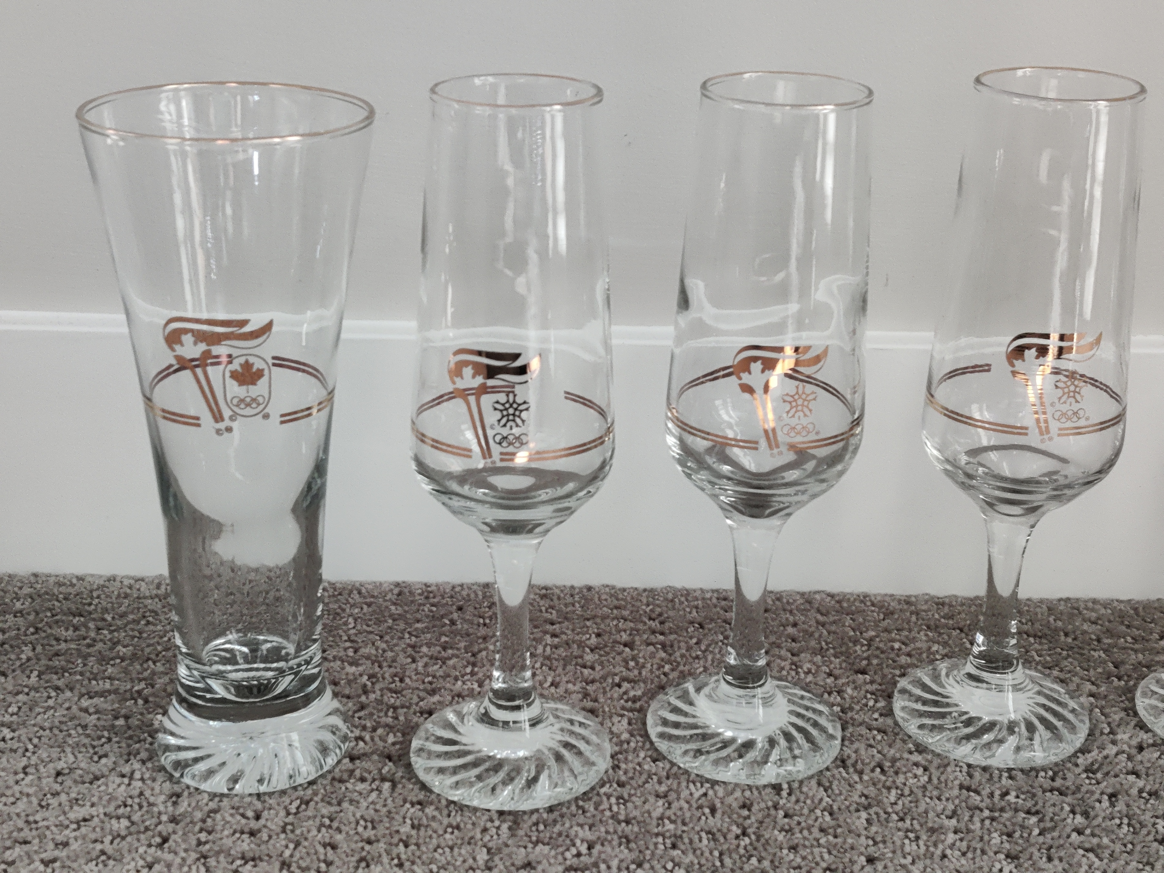 Calgary Winter Olympics 1988 Champagne Flute Sniffer 8 Glasses - photo 2