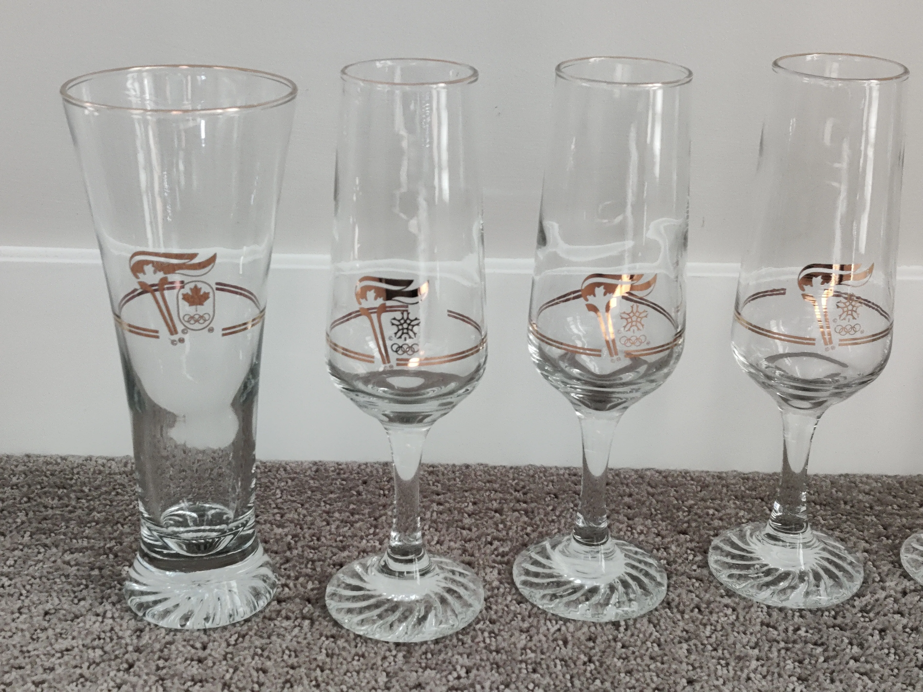 Calgary Winter Olympics 1988 Champagne Flute Sniffer 8 Glasses image indicator(2)