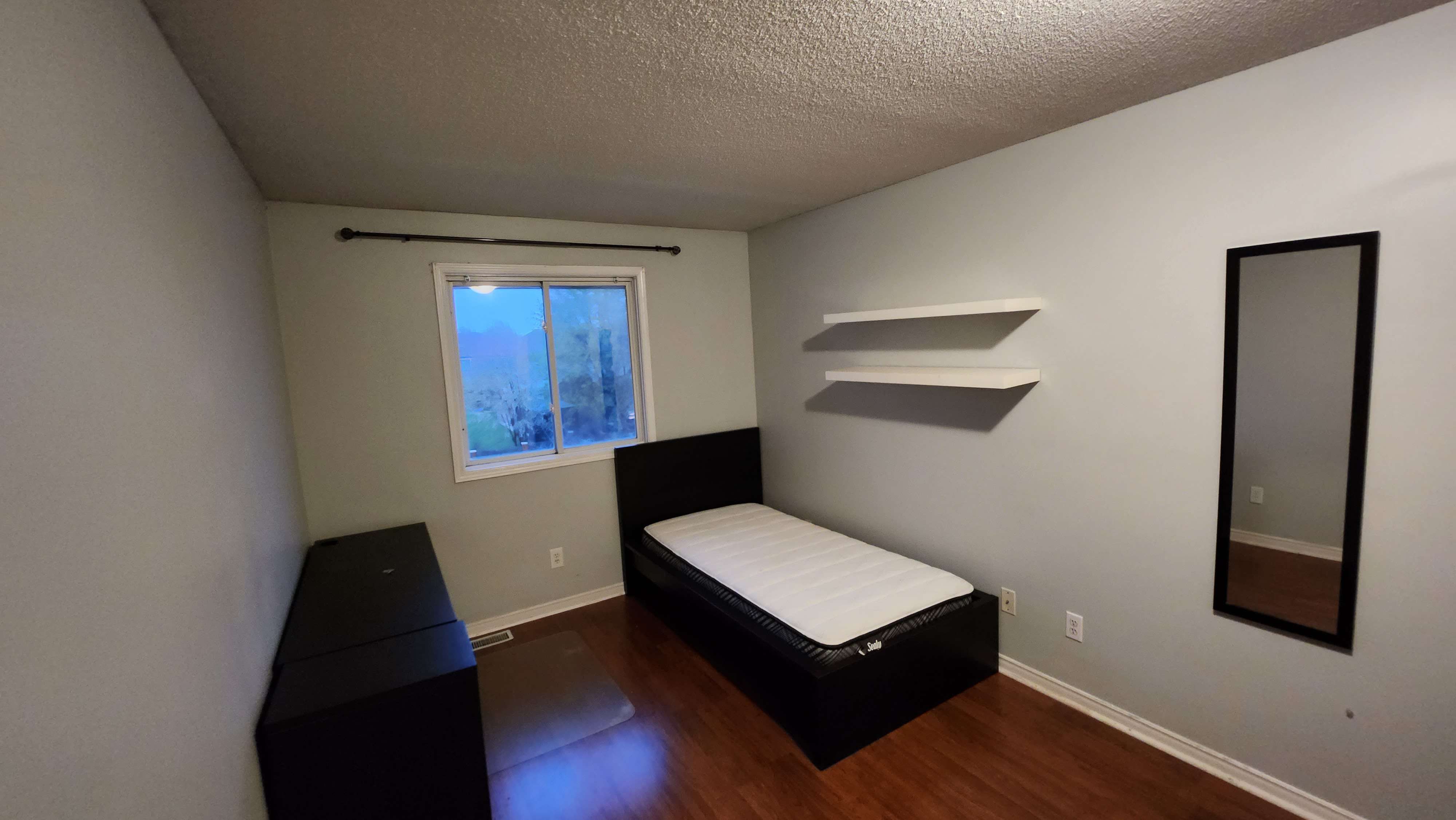 Room rent near UWO - photo 2