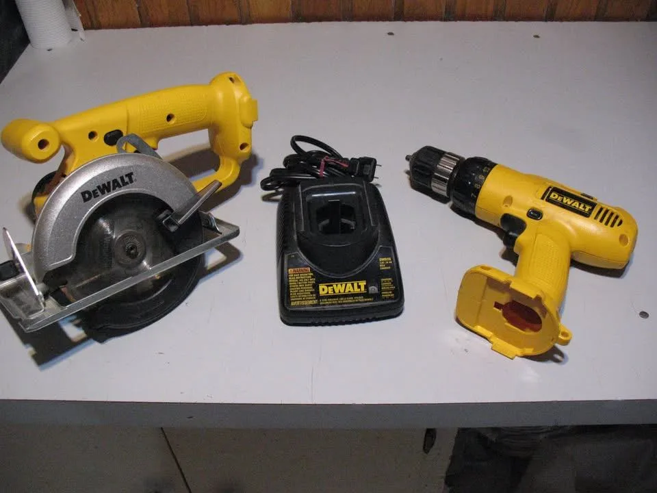 4 DeWalt 12 Volt Cordless Tools: Drill, Cir Saw, Charger,Battery image indicator(6)