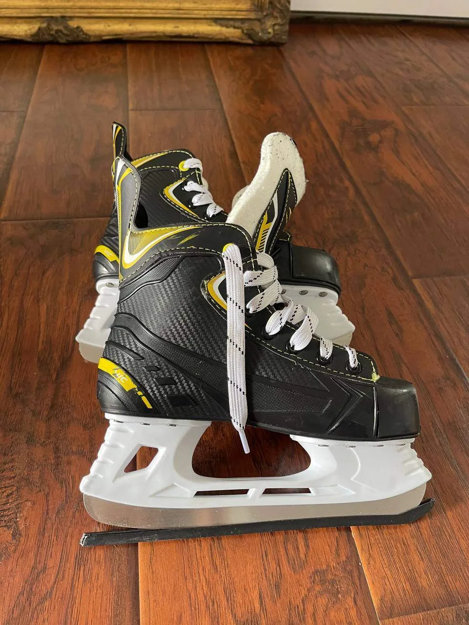 🏒 Ice Hockey Skates - Size US 4 – Like New! 🖤💛 thumbnail
