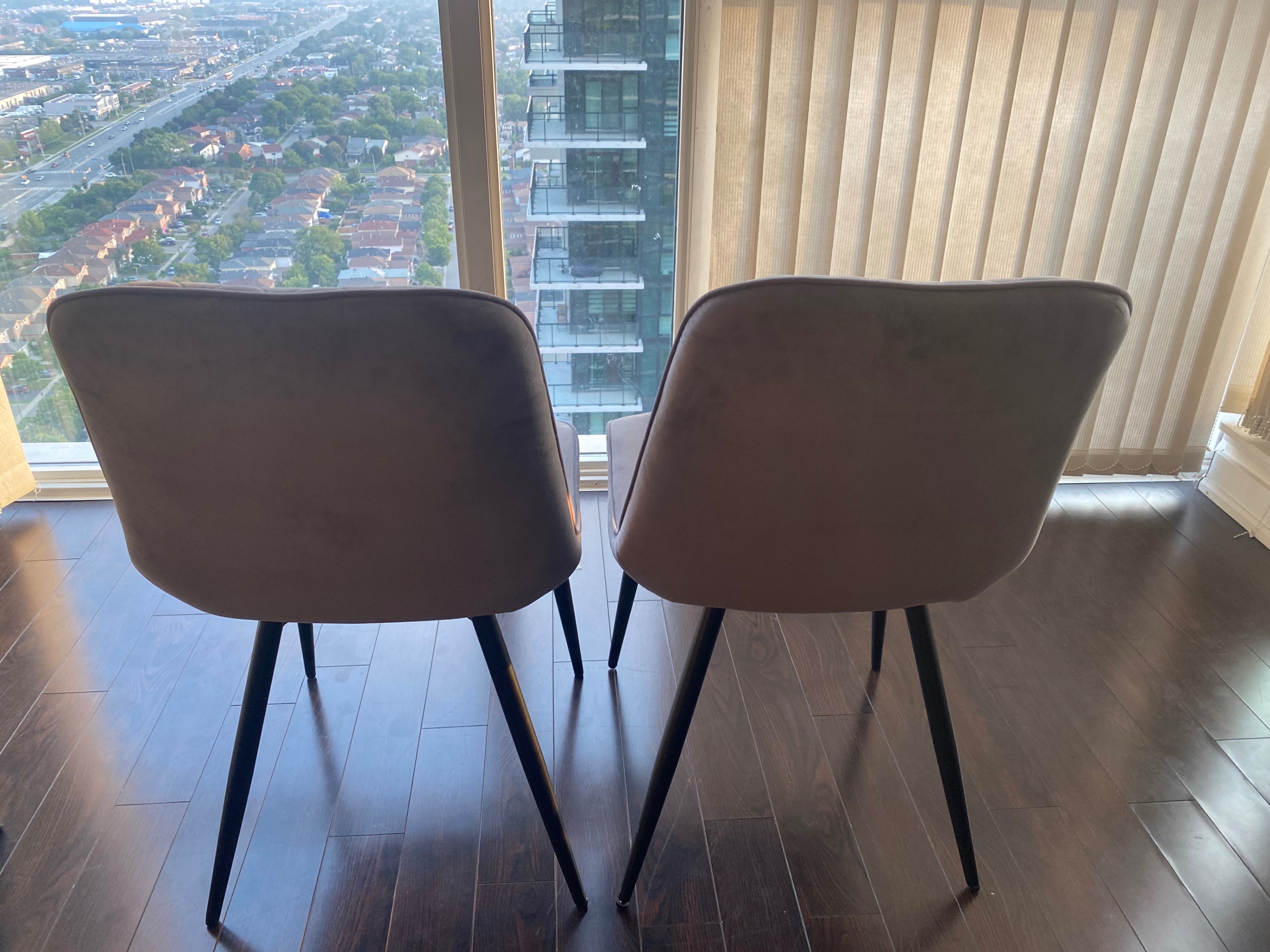 Modern Velvet Chairs * 2 - Moving Out - URGENT - photo 2