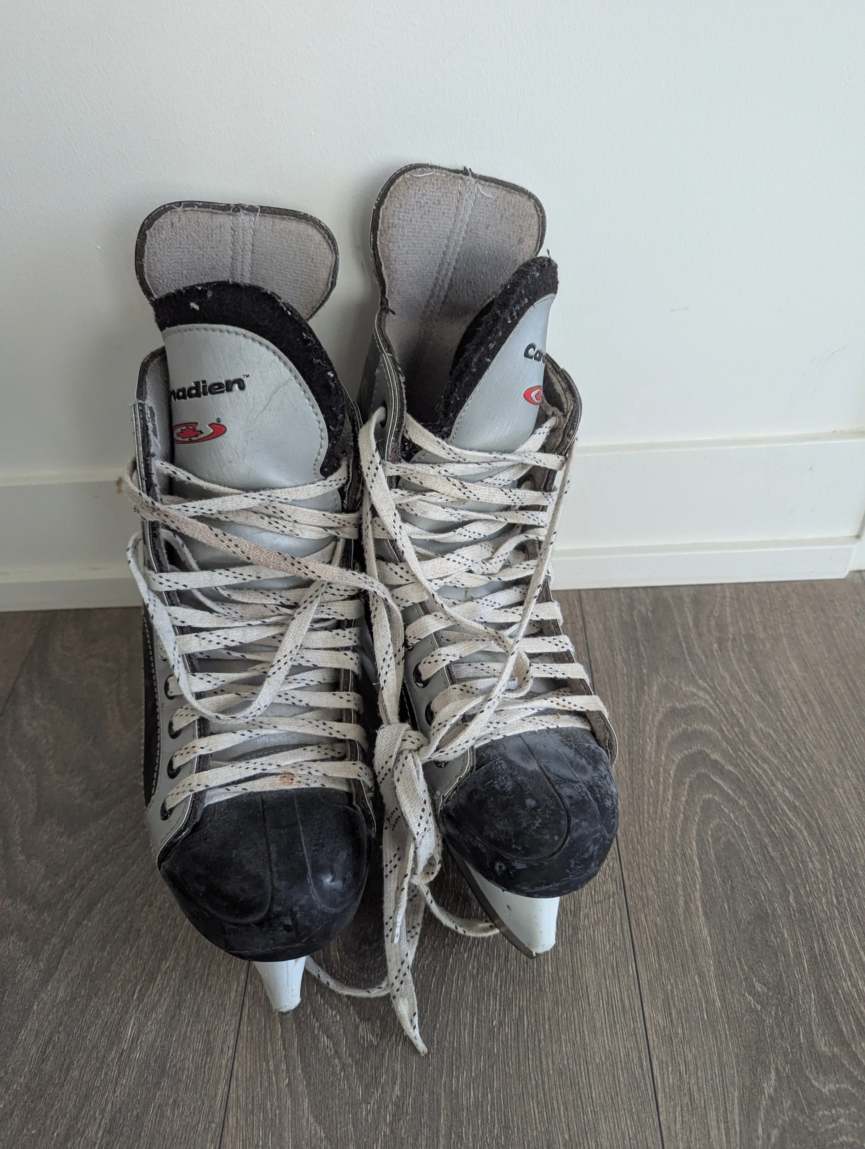 Ice Skates (Size 7) thumbnail
