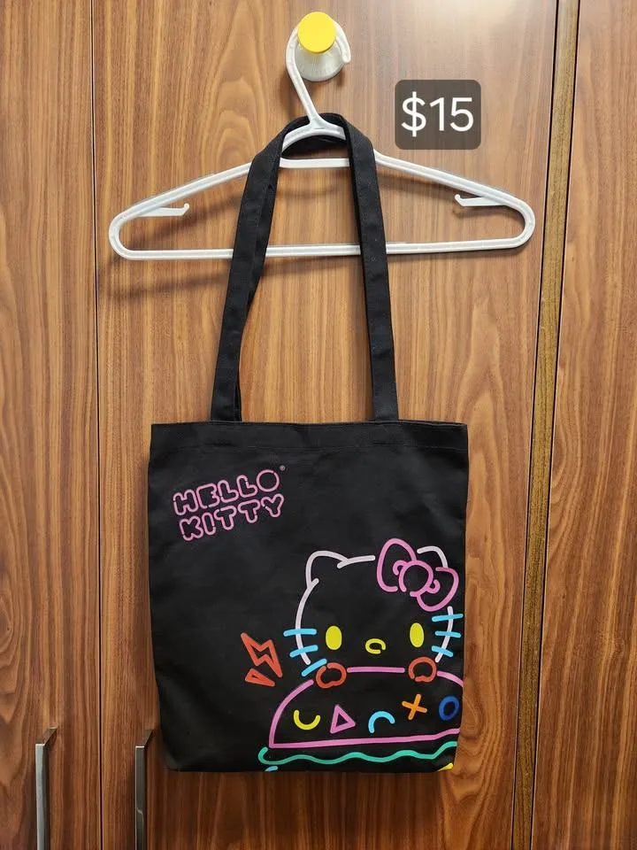 Hello Kitty tote bag thumbnail