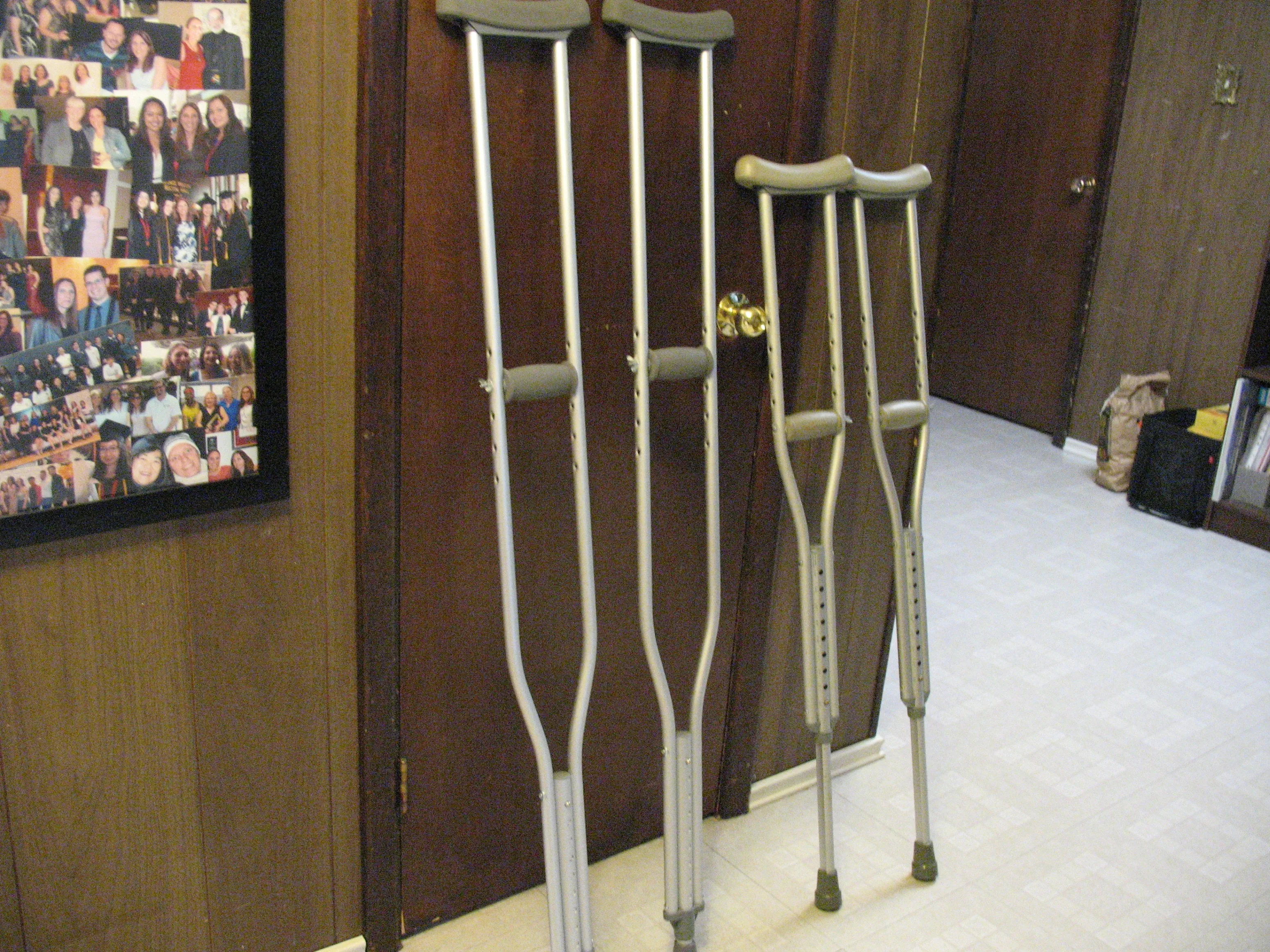 Crutches for Adults and Children, LIKE NEW image indicator(9)