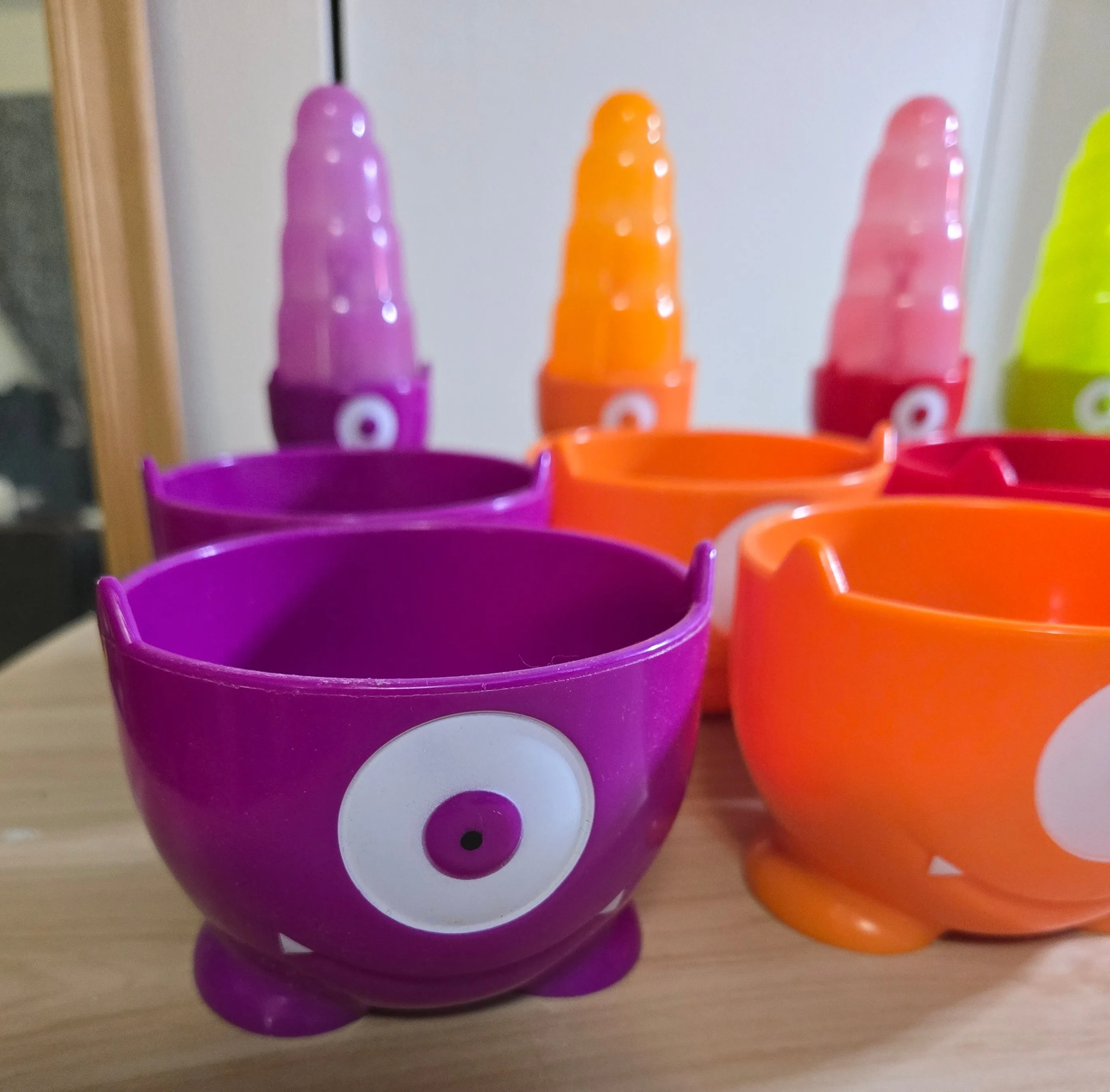 Summer Treats Bowls and Popsicle Makers image indicator(2)