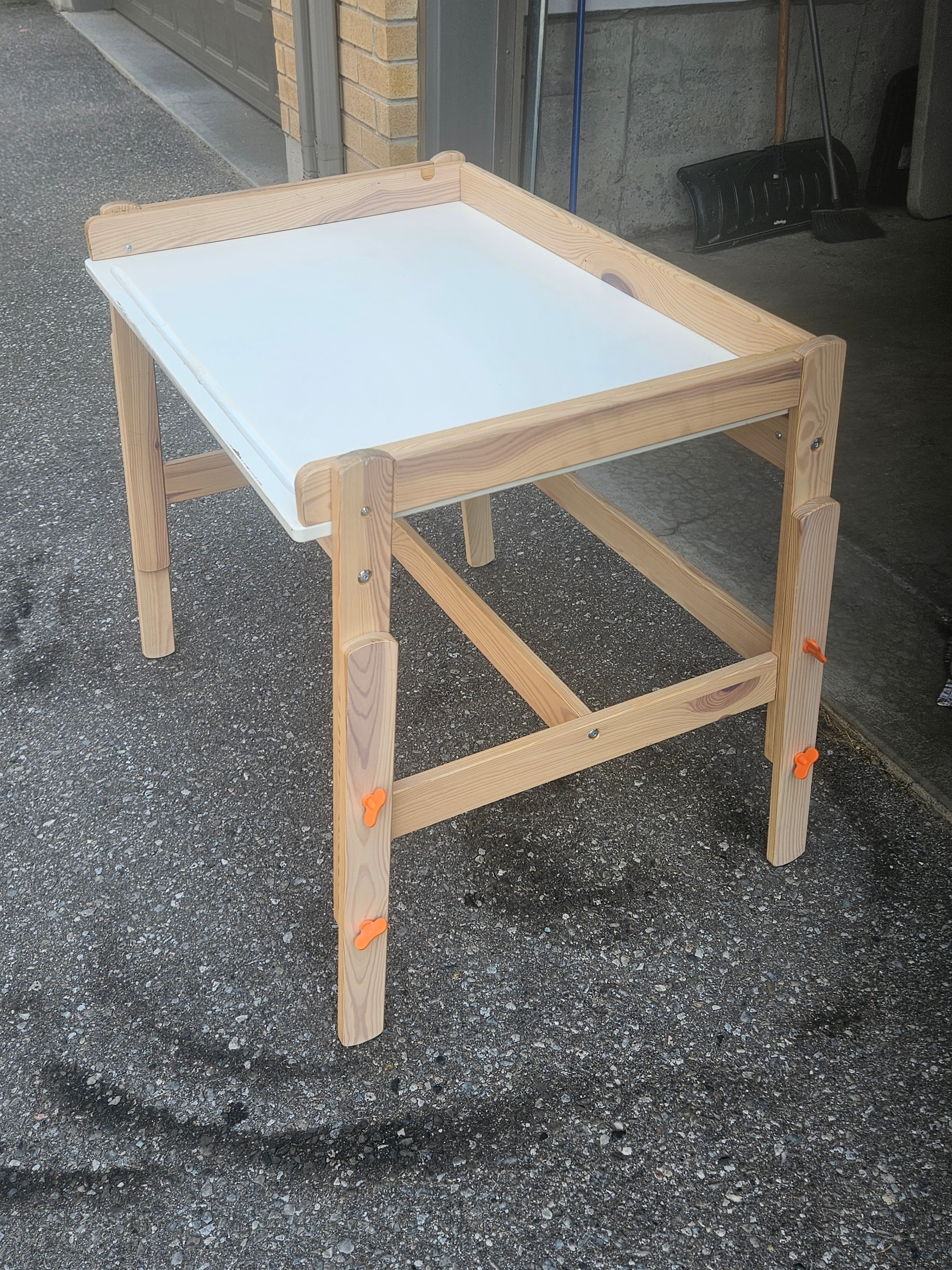 IKEA FliSAT Children's Desk is better than IKEA As-is