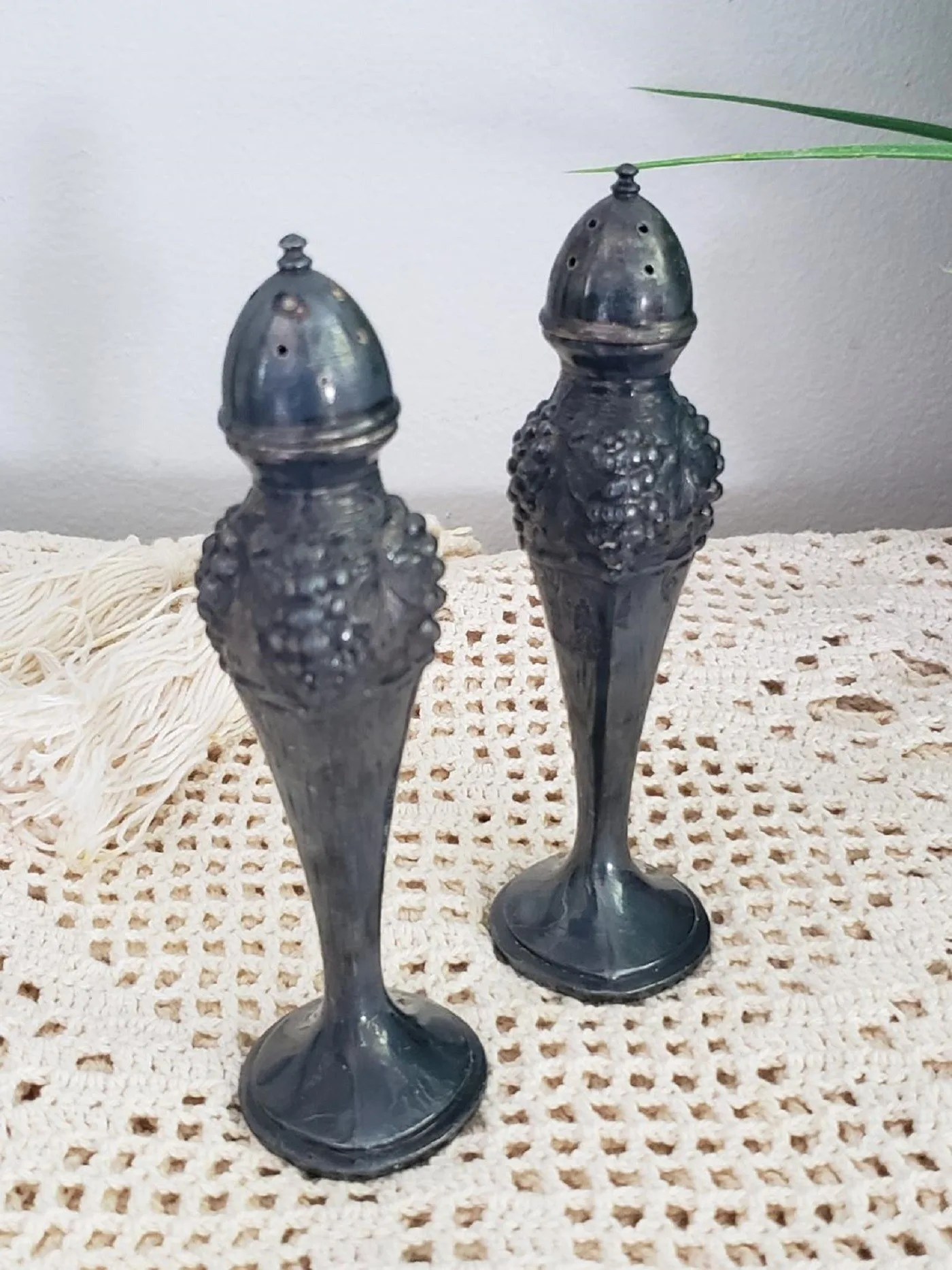 Vintage SP EP Lead Grape Pattern Salt and Pepper Shakers Canada thumbnail