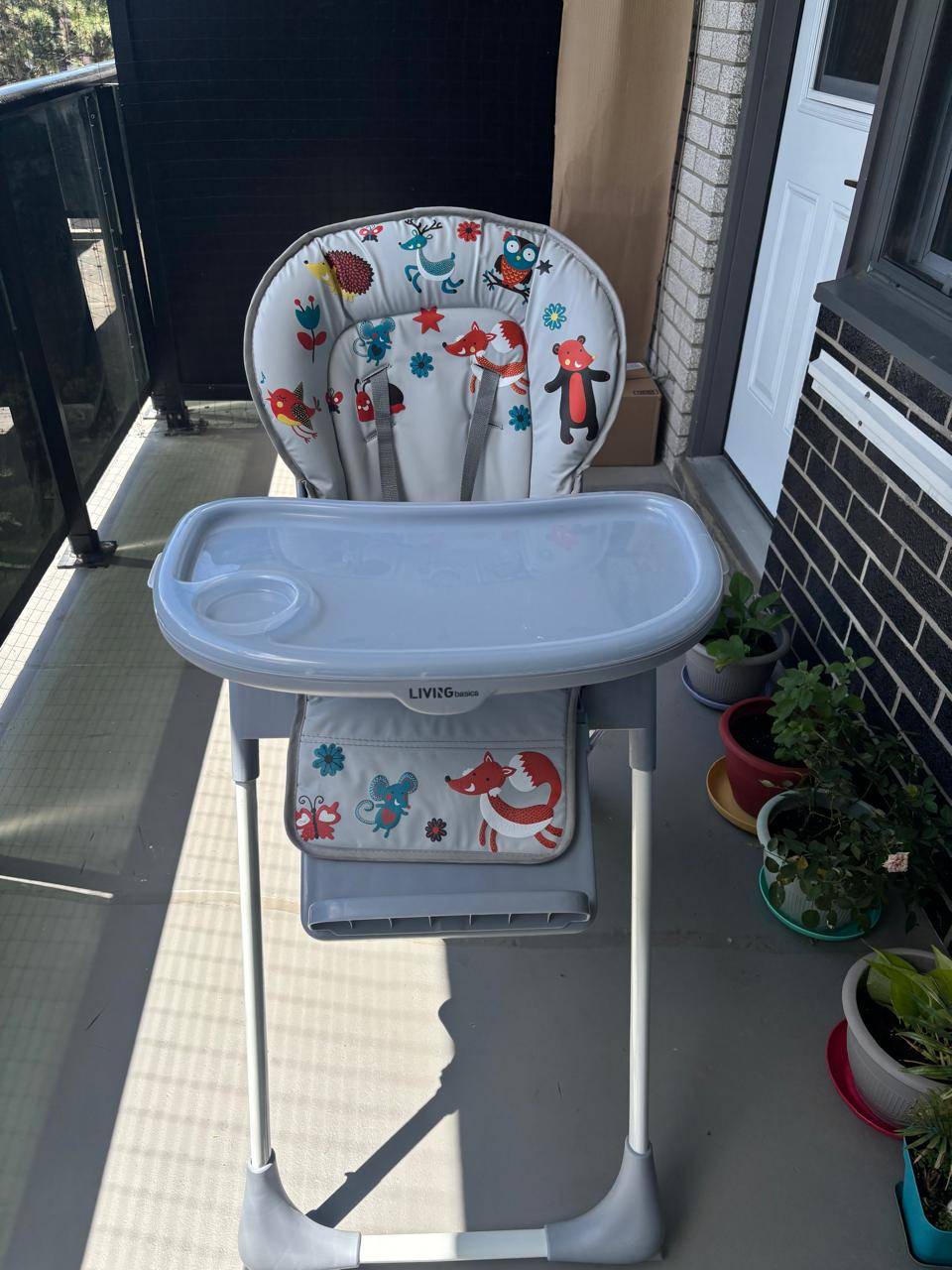 High chair - photo 3