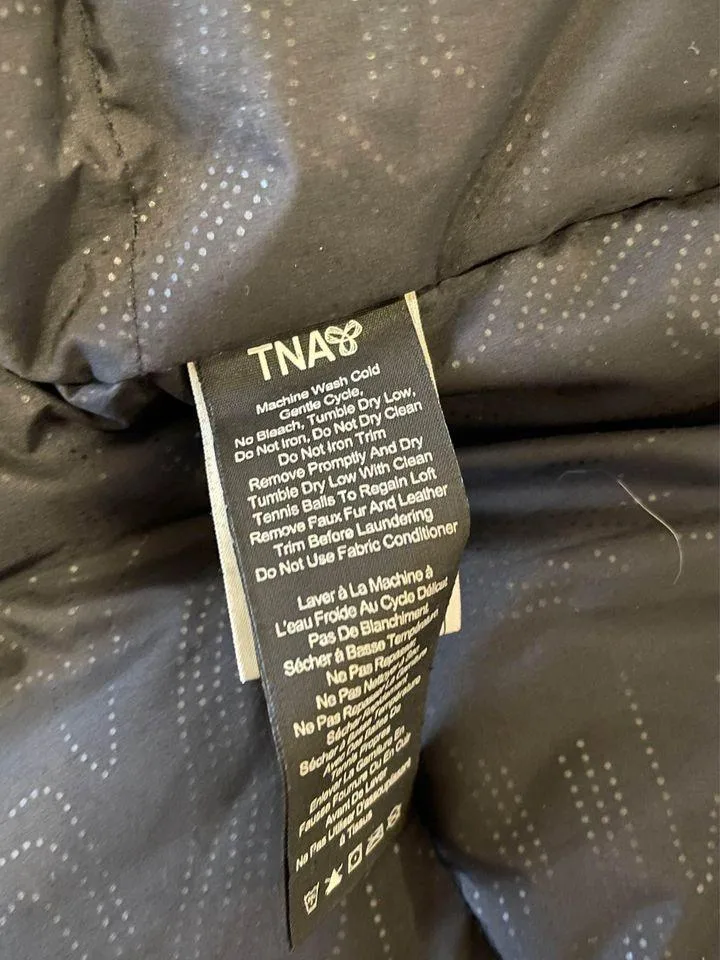 ARITZIA/ TNA Larsen parka Ladies size Large, Great condition! image indicator(7)