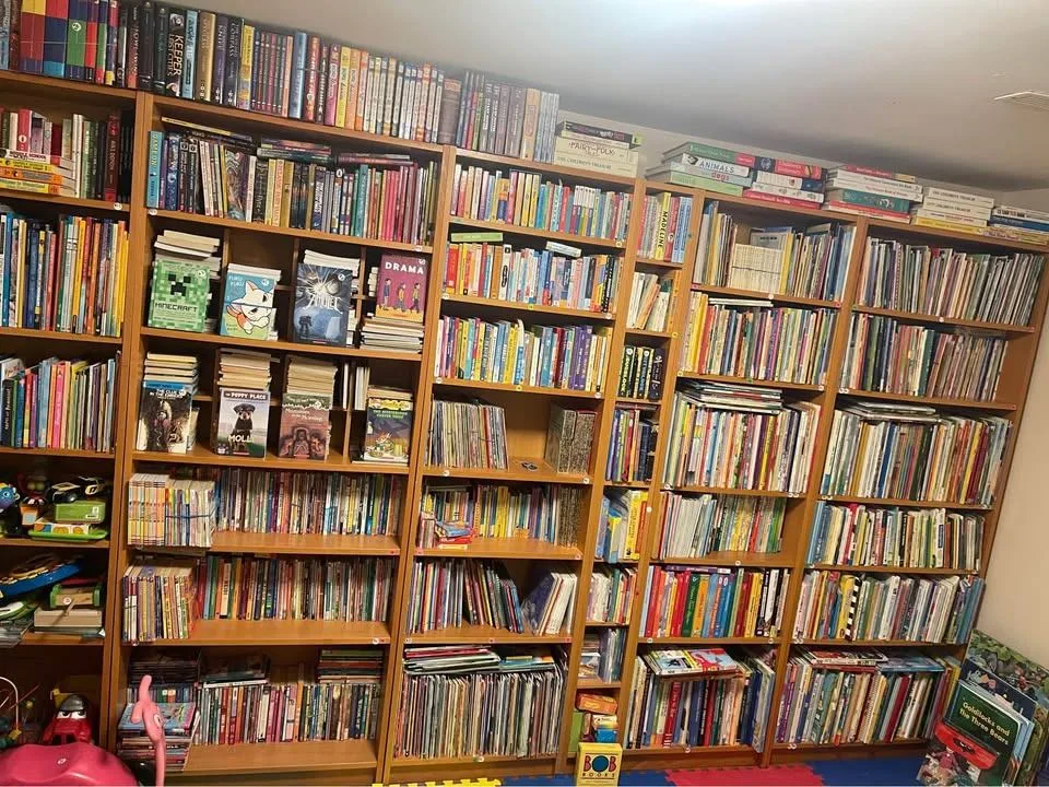 Massive selection of kids books for ages 0-12, over 3,000 titles thumbnail